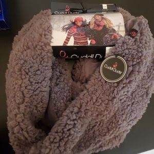 Cuddl Duds reversible infinity scarf
